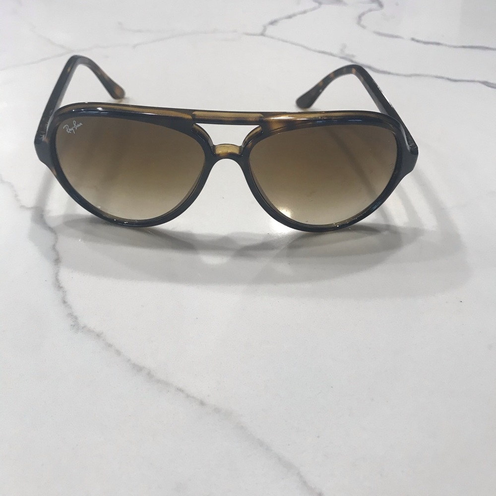 Great condition! Tortoise frames.